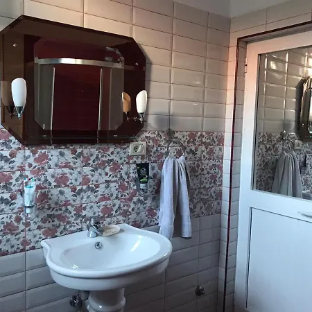 Spacious Bjorni Bregu i Lumit